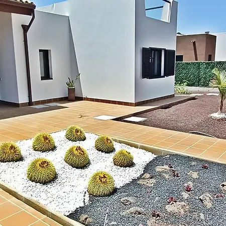 Vv Angela Villa *