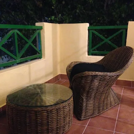 Immaculate 1-bed On Castillo Mar *