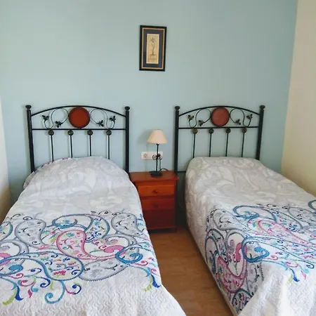Litha House, 3 Bed Set Over 3 Floors 2 Mins From And Amenities *