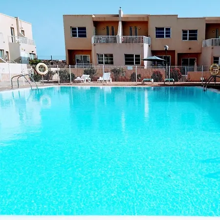 Litha House, 3 Bed Set Over 3 Floors 2 Mins From And Amenities Apartment