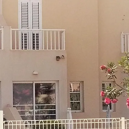 Apartment Litha House, 3 Bed Set Over 3 Floors 2 Mins From And Amenities