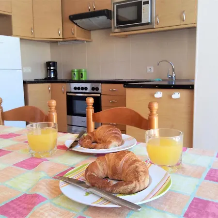 Litha House, 3 Bed Set Over 3 Floors 2 Mins From And Amenities * Caleta De Fuste