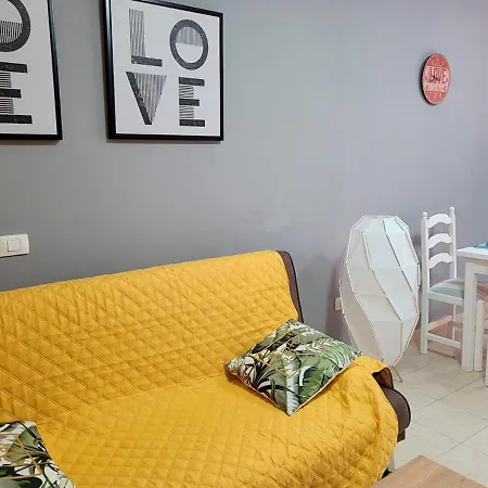 Funcional En Residencial Con Piscina En Inmejorable Ubicacion En Centro De La Isla