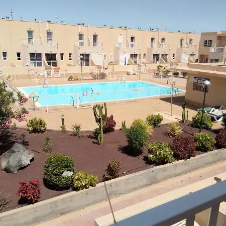 Litha House, 3 Bed Set Over 3 Floors 2 Mins From And Amenities Apartment Caleta De Fuste