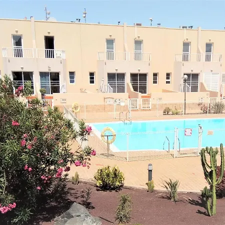 Litha House, 3 Bed Set Over 3 Floors 2 Mins From And Amenities Caleta De Fuste