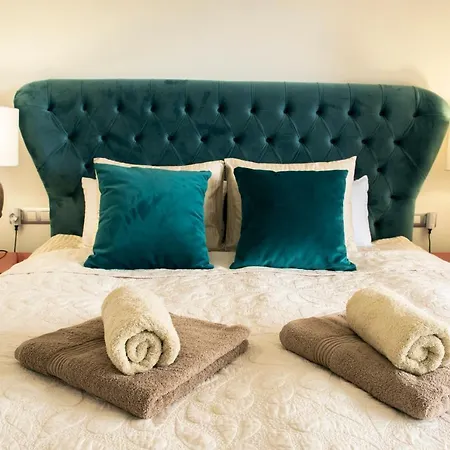 View Luxury Apartment: Beachfront Golf Retreat Apartment *
