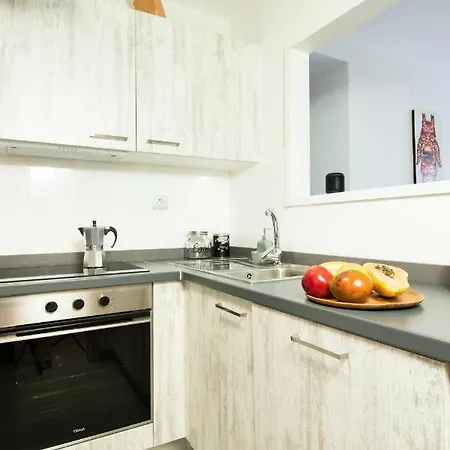 View Luxury Apartment: Beachfront Golf Retreat *