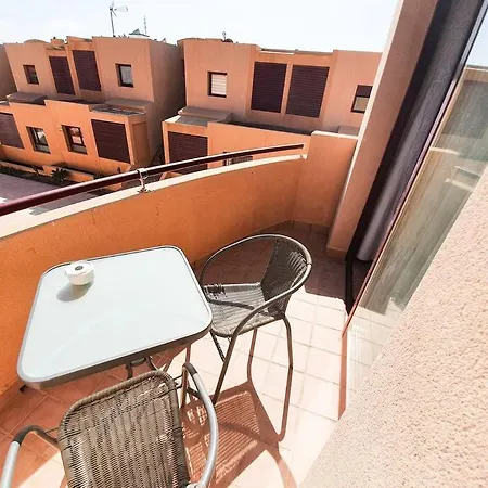 Piscina & Wifi. Sunny Apartement, Swimming Pool. Appartamento