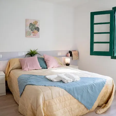 Cutie & Air-conditioning Apartment!