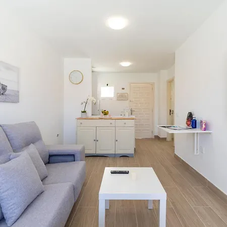 Apartamento En El Castillo Con Piscina