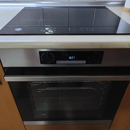 1 Bedroom In The Center Of Apartment *