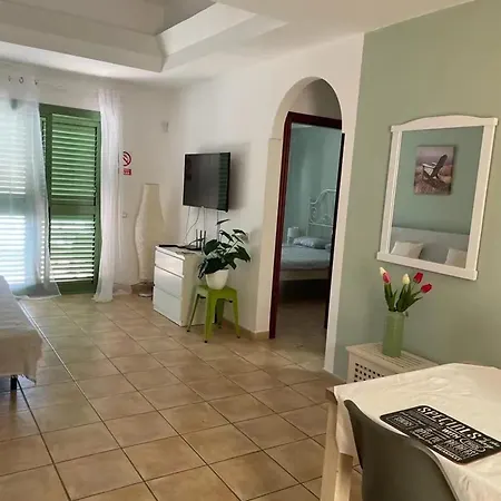 Mountain View Retreat: Charming With Shared Pool Apartment Caleta De Fuste