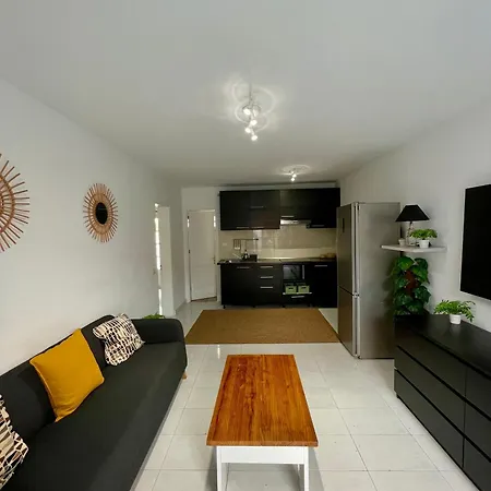 Helen House Apartment *