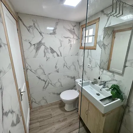 Helen House Apartment *