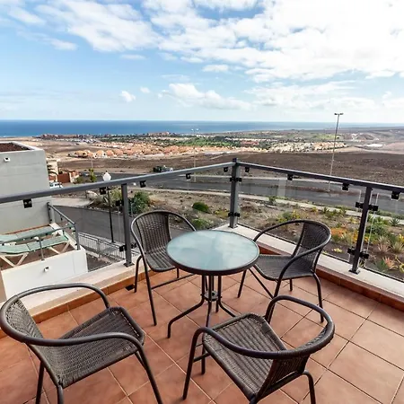 Flatguest + Beach + Pool + Wifi *