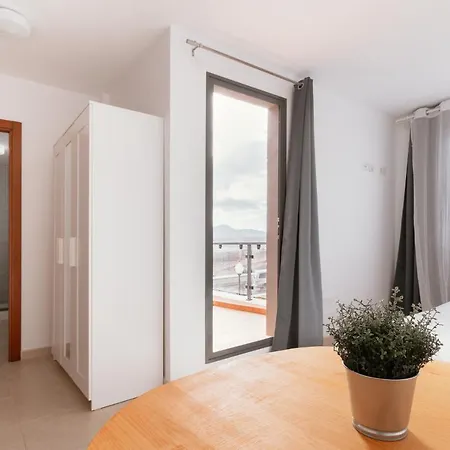 Flatguest + Beach + Pool + Wifi *