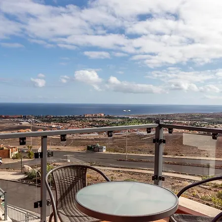Flatguest + Beach + Pool + Wifi Apartment