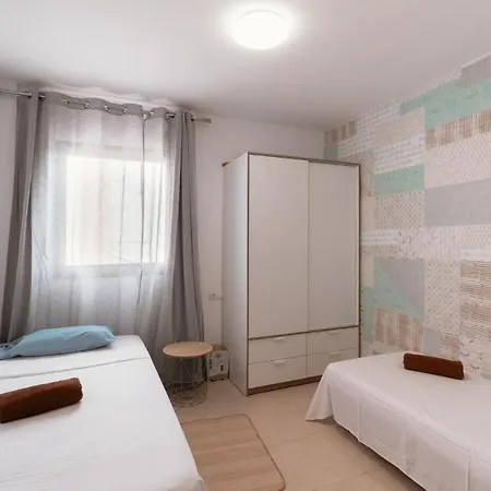 Apartment Flatguest + Beach + Pool + Wifi *