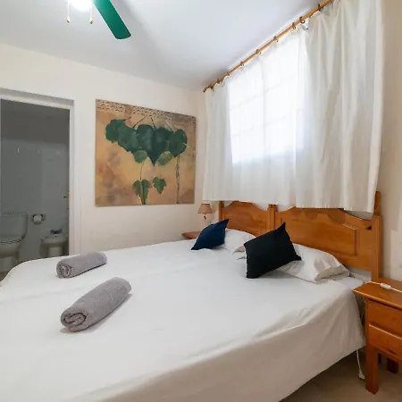 Lightbooking B5 Arenas Apartment *