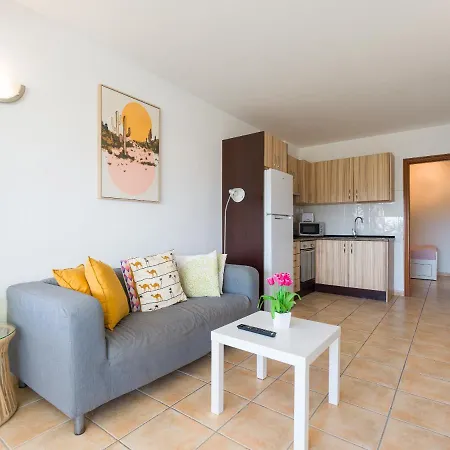 Apartment Homeforguest Con Piscina En