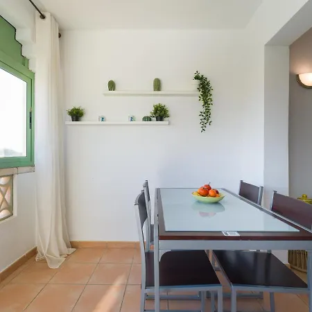 Apartment Homeforguest Con Piscina En *