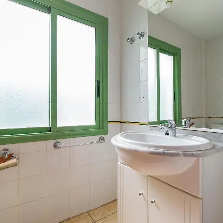 Apartment Homeforguest Con Piscina En