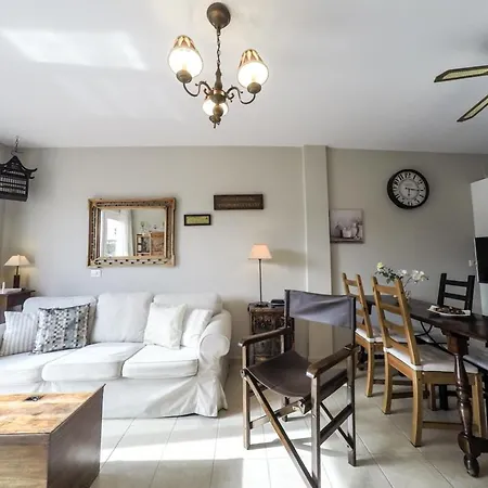 Exotic And Sunny Esmeralda Apartment