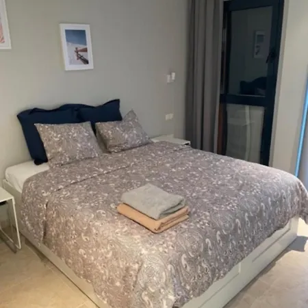 Belle Vue Triplex On The Hill Apartment
