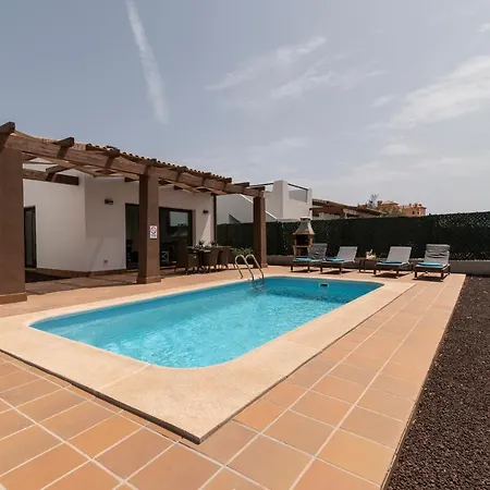Lightbooking Pueblo Majorero Piscina Climatizada Jove 10 *