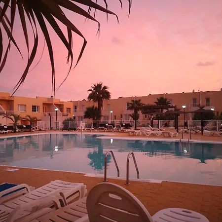Modern 3 Bedroom House With Large Pool And Fast Internet, 100ft From The Sea - Sleeps 6