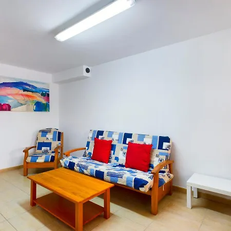 Modern 3 Bedroom House With Large Pool And Fast Internet, 100ft From The Sea - Sleeps 6 Holiday home