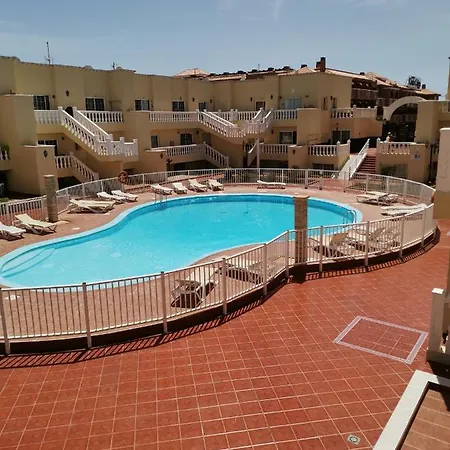 B10 Arenas Apartment *