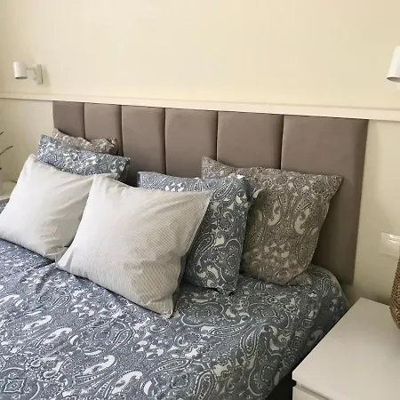 Belle Vue Triplex On The Hill Apartment *