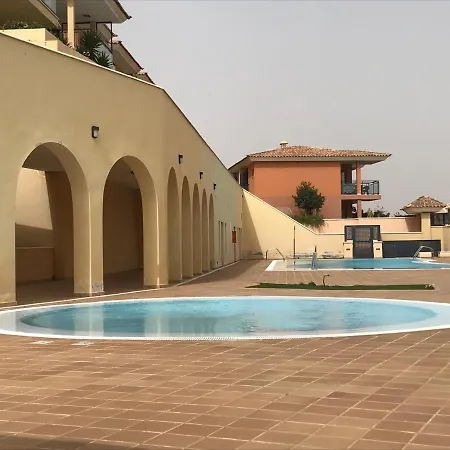Belle Vue Triplex On The Hill Apartment