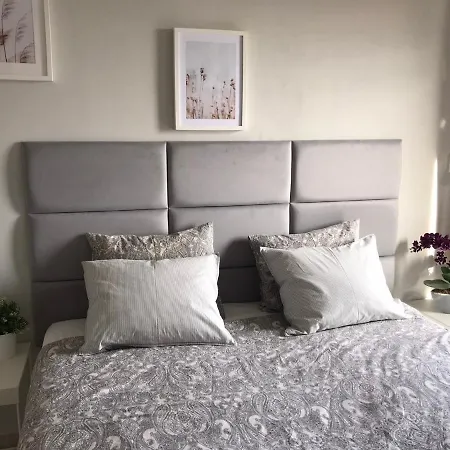 Belle Vue Triplex On The Hill Apartment *