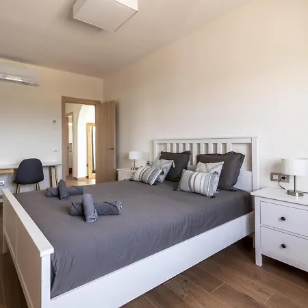 Lightbooking Pueblo Majorero Piscina Climatizada Jove 10 *