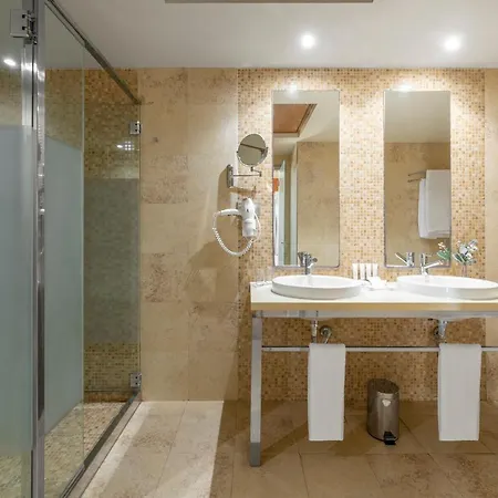 Elba Carlota & Convention Resort