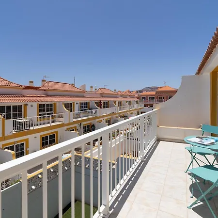 Apartment En El Castillo Con Piscina
