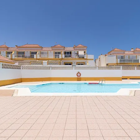 En El Castillo Con Piscina Apartment