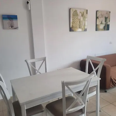 Funcional En Residencial Con Piscina En Inmejorable Ubicacion En Centro De La Isla * Caleta De Fuste