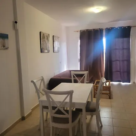Funcional En Residencial Con Piscina En Inmejorable Ubicacion En Centro De La Isla Apartment