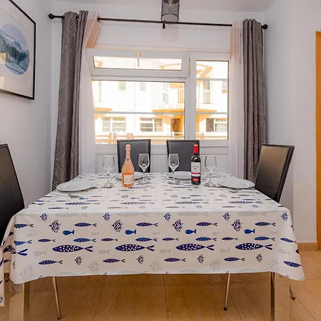Holiday home Modern 3 Bedroom House With Large Pool And Fast Internet, 100ft From The Sea - Sleeps 6 *