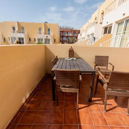 Holiday home Modern 3 Bedroom House With Large Pool And Fast Internet, 100ft From The Sea - Sleeps 6 Caleta De Fuste