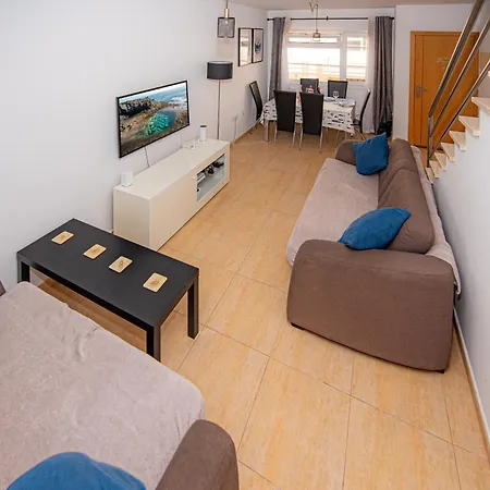 Holiday home Modern 3 Bedroom House With Large Pool And Fast Internet, 100ft From The Sea - Sleeps 6 *