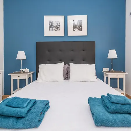 Modern 3 Bedroom House With Large Pool And Fast Internet, 100ft From The Sea - Sleeps 6 Holiday home