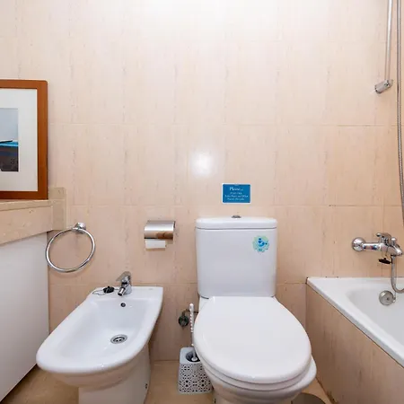 Holiday home Modern 3 Bedroom House With Large Pool And Fast Internet, 100ft From The Sea - Sleeps 6