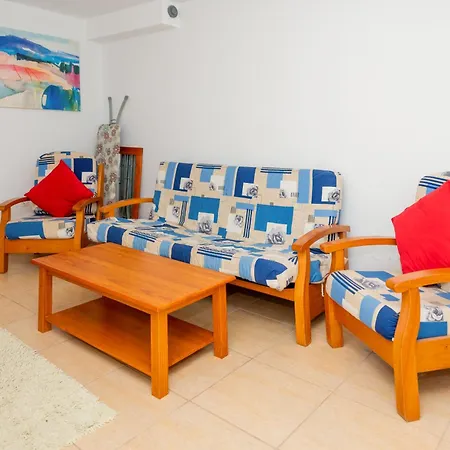 Holiday home Modern 3 Bedroom House With Large Pool And Fast Internet, 100ft From The Sea - Sleeps 6