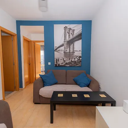 Modern 3 Bedroom House With Large Pool And Fast Internet, 100ft From The Sea - Sleeps 6 Holiday home *