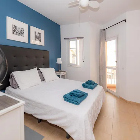 Modern 3 Bedroom House With Large Pool And Fast Internet, 100ft From The Sea - Sleeps 6 Caleta De Fuste