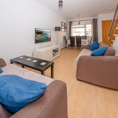 Holiday home Modern 3 Bedroom House With Large Pool And Fast Internet, 100ft From The Sea - Sleeps 6